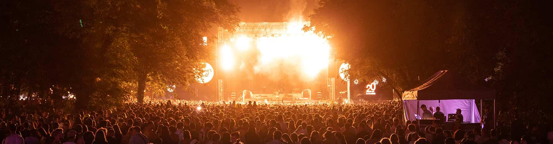 art8header glo-summer-well